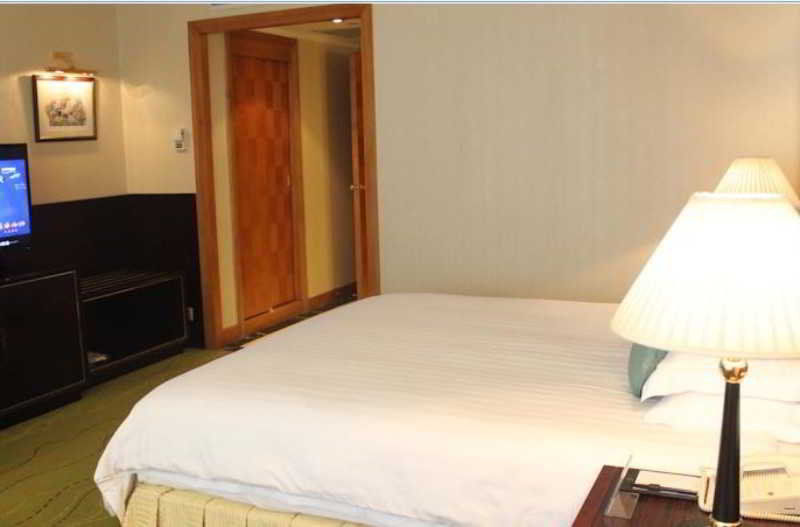 Renaissance Shenzhen Luohu Hotel מראה חיצוני תמונה