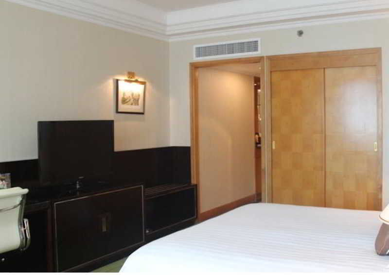 Renaissance Shenzhen Luohu Hotel מראה חיצוני תמונה