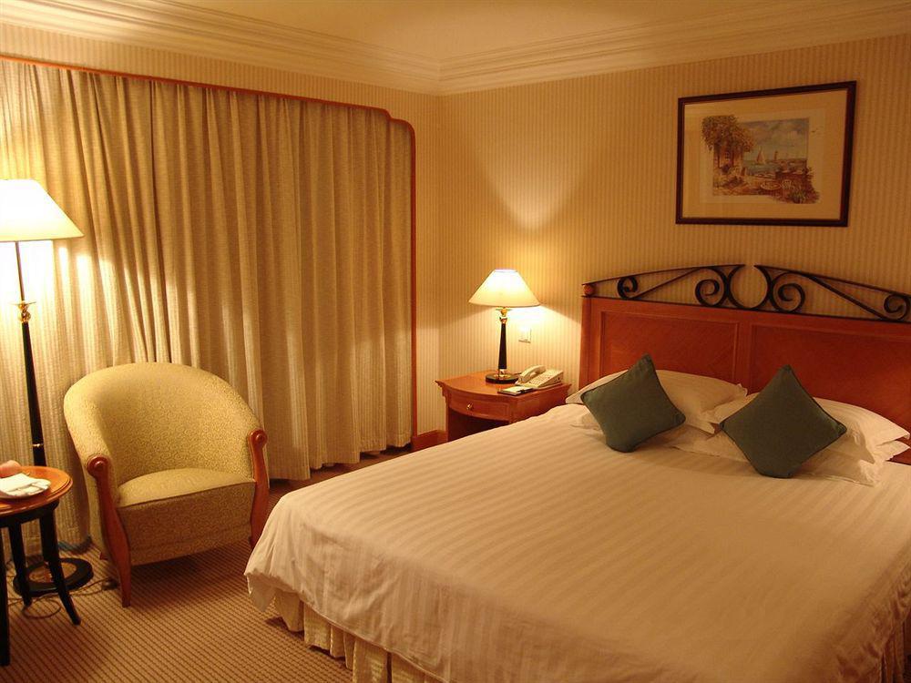 Renaissance Shenzhen Luohu Hotel מראה חיצוני תמונה